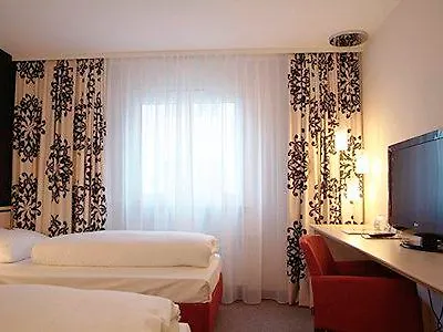 Schwanen Stuttgart Airport/messe 3* פילדרשטאט